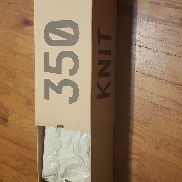 Yeezy Boost 350 V2 - Picture 2 of 6